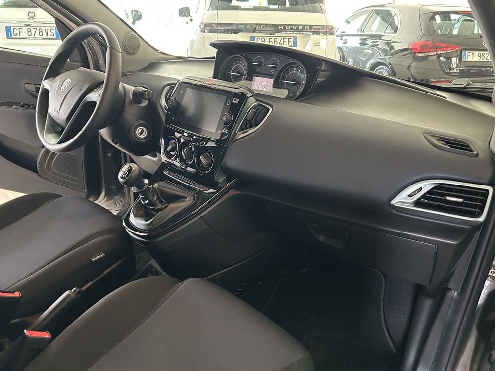 Lancia Ypsilon usata a Ferrara (12)