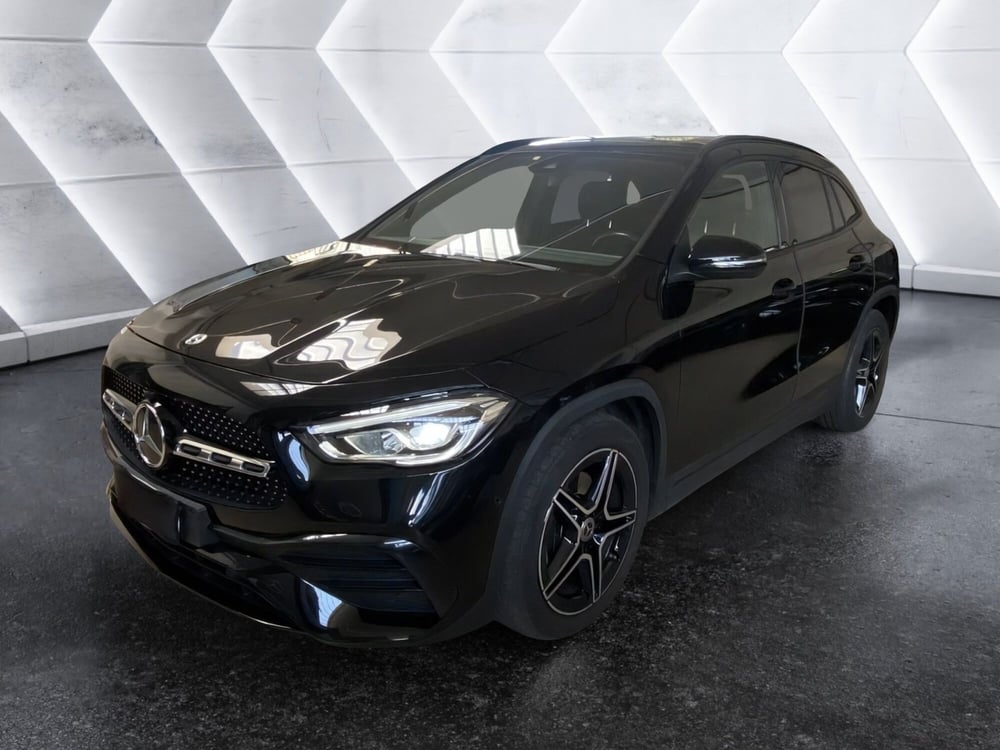 Mercedes-Benz GLA SUV usata a Napoli
