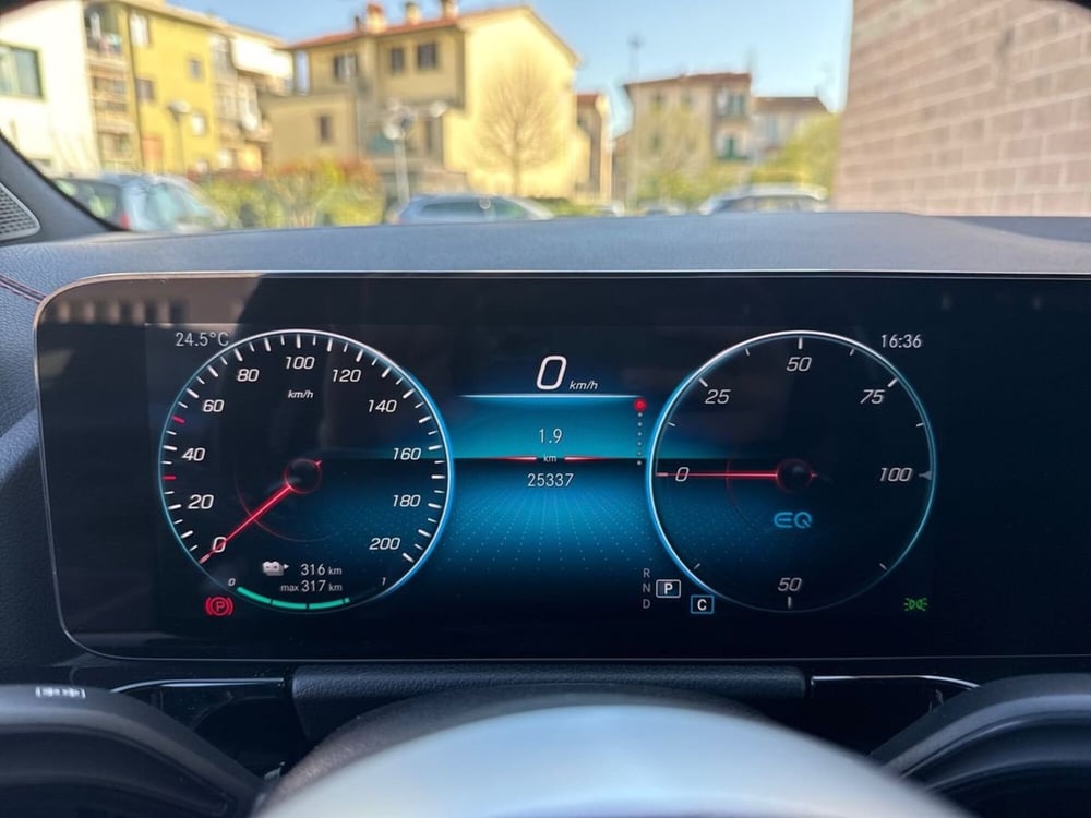 Mercedes-Benz EQA usata a Prato (13)
