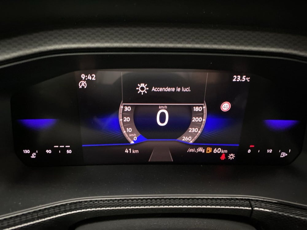 Volkswagen T-Cross nuova a Lodi (17)