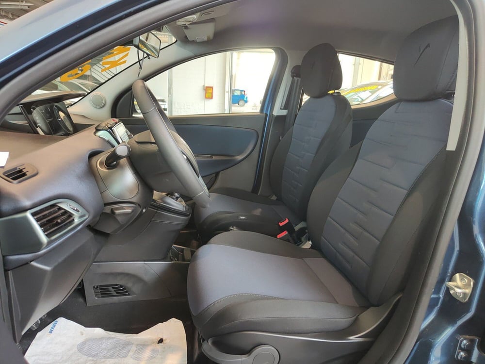 Lancia Ypsilon nuova a Torino (14)