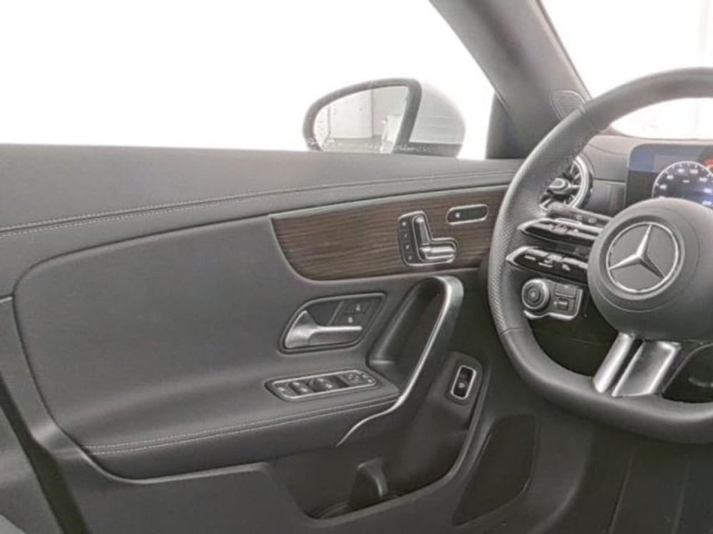 Mercedes-Benz CLA Shooting Brake usata a Milano (9)