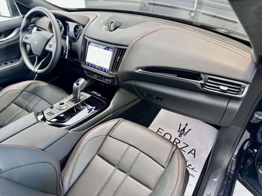 Maserati Levante nuova a Torino (12)