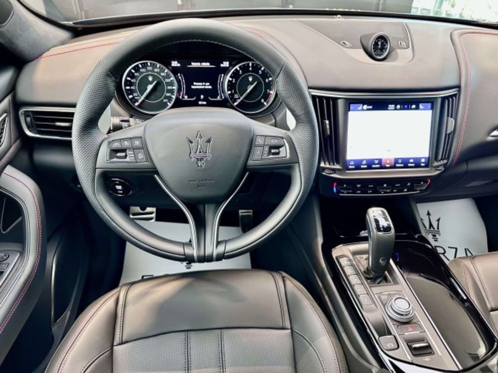 Maserati Levante nuova a Torino (14)