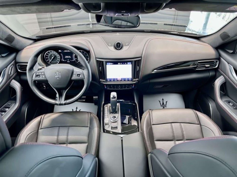 Maserati Levante nuova a Torino (15)