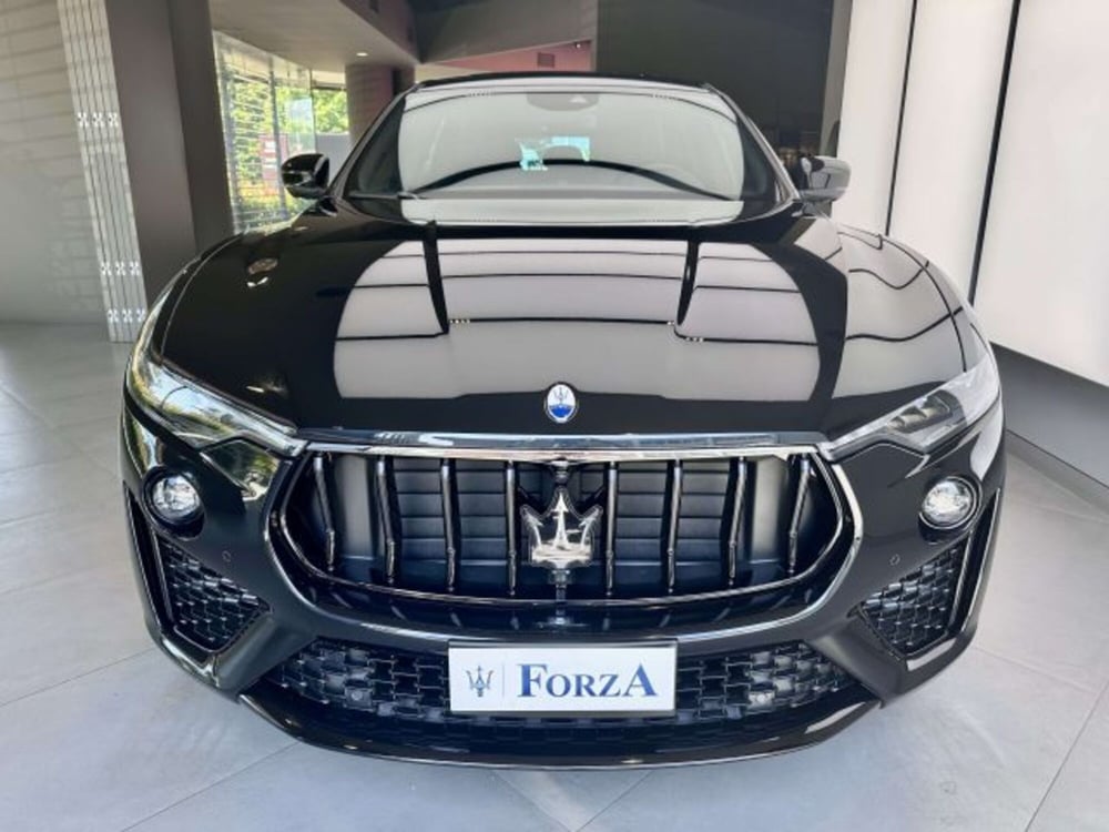 Maserati Levante nuova a Torino (2)