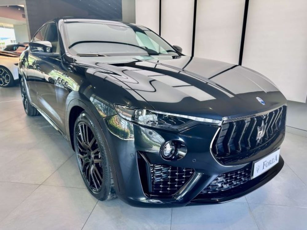 Maserati Levante nuova a Torino (3)