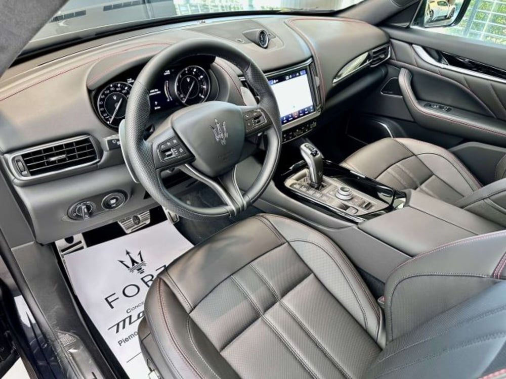 Maserati Levante nuova a Torino (9)