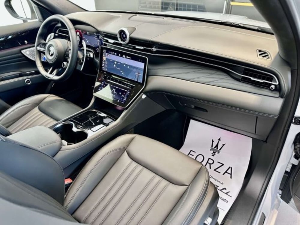 Maserati Grecale nuova a Torino (12)