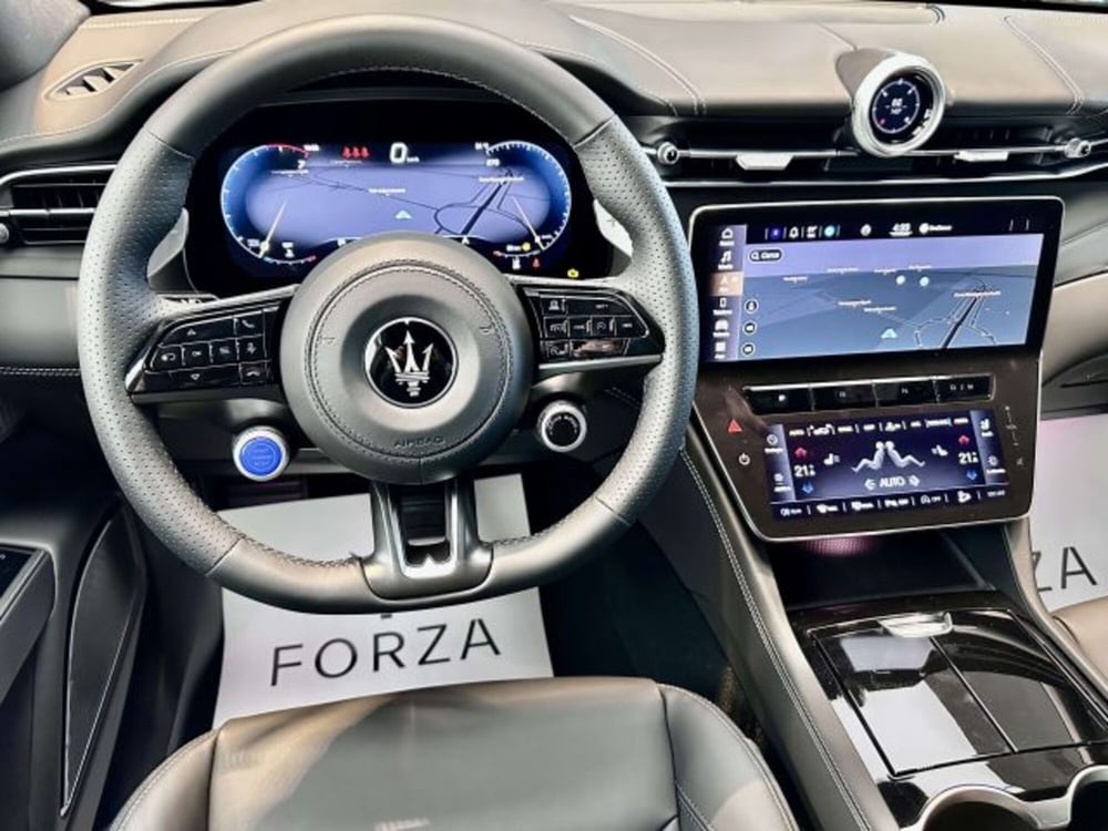 Maserati Grecale nuova a Torino (14)