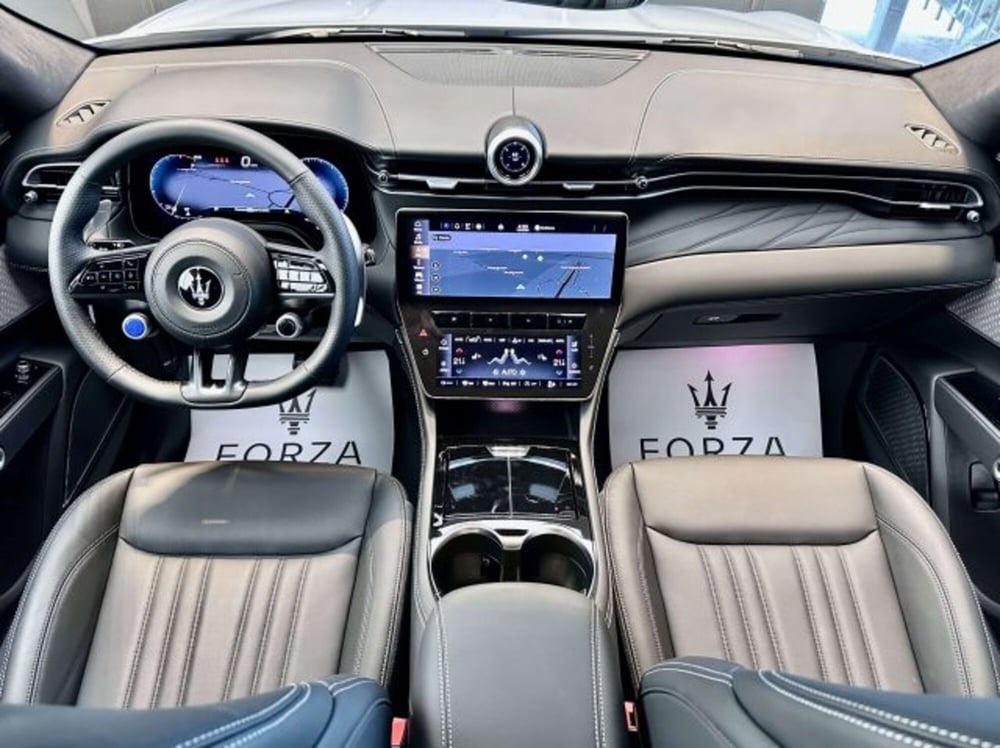 Maserati Grecale nuova a Torino (15)