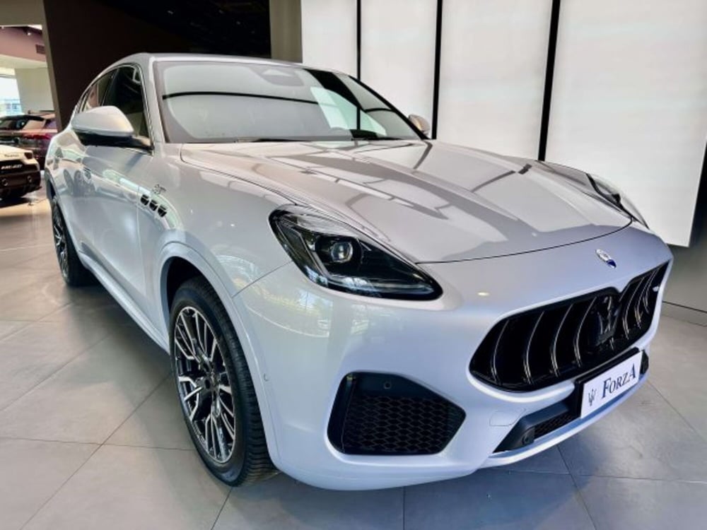 Maserati Grecale nuova a Torino (3)