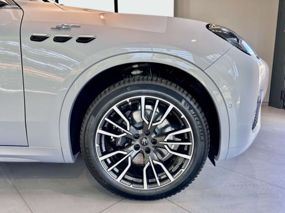 Maserati Grecale nuova a Torino (4)