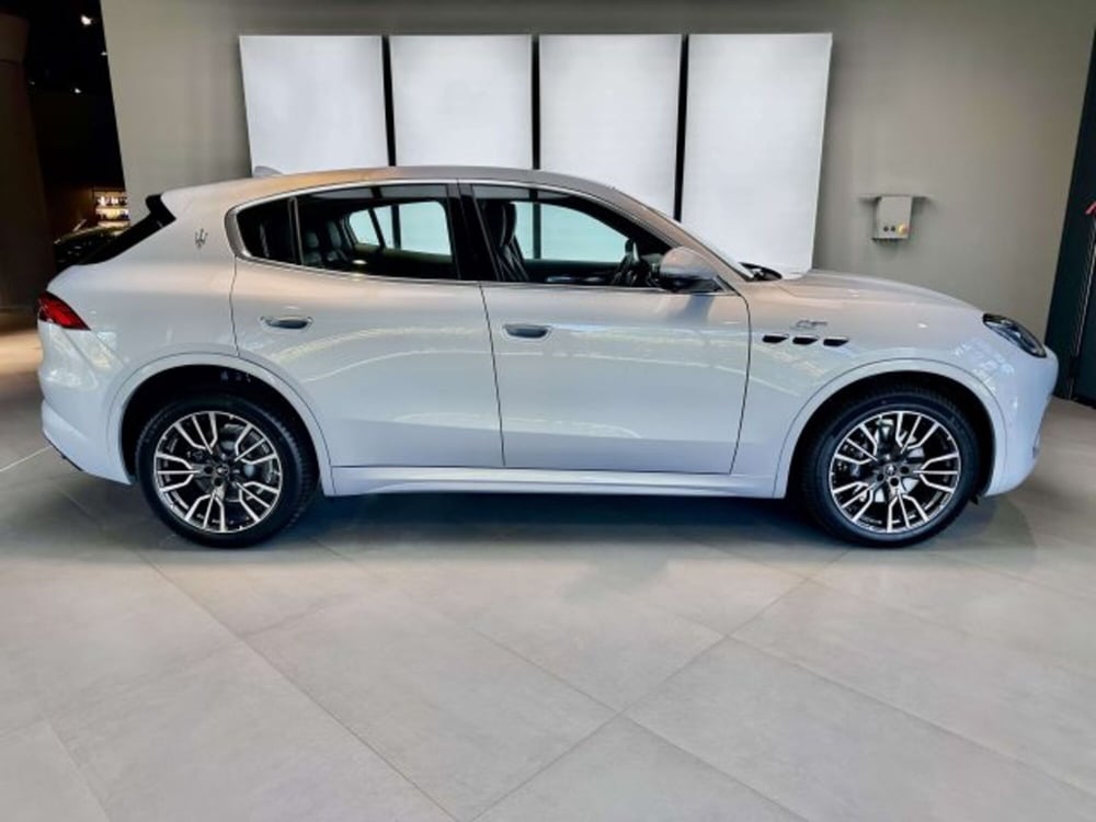 Maserati Grecale nuova a Torino (5)