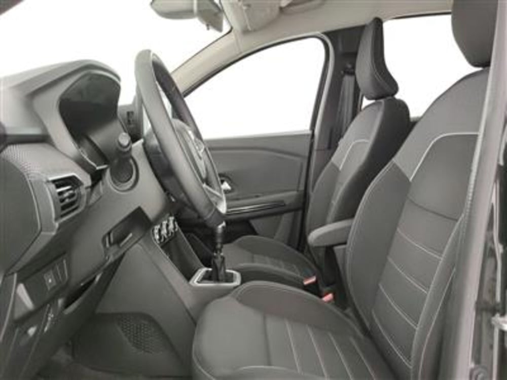 Dacia Jogger usata a Bari (13)