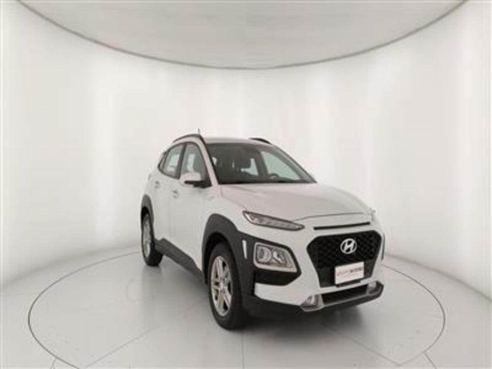Hyundai Kona usata a Bari (11)