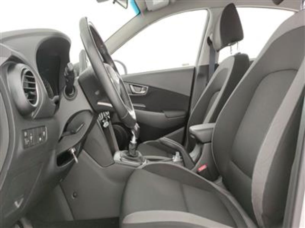 Hyundai Kona usata a Bari (13)