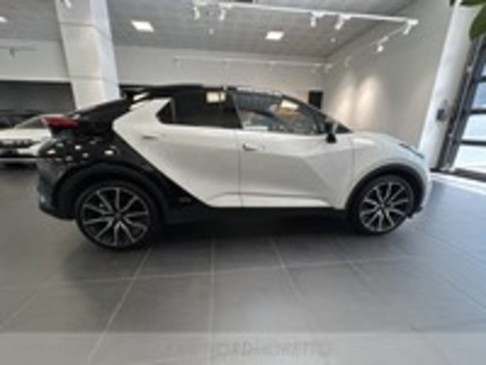 Toyota Toyota C-HR usata a Udine (6)