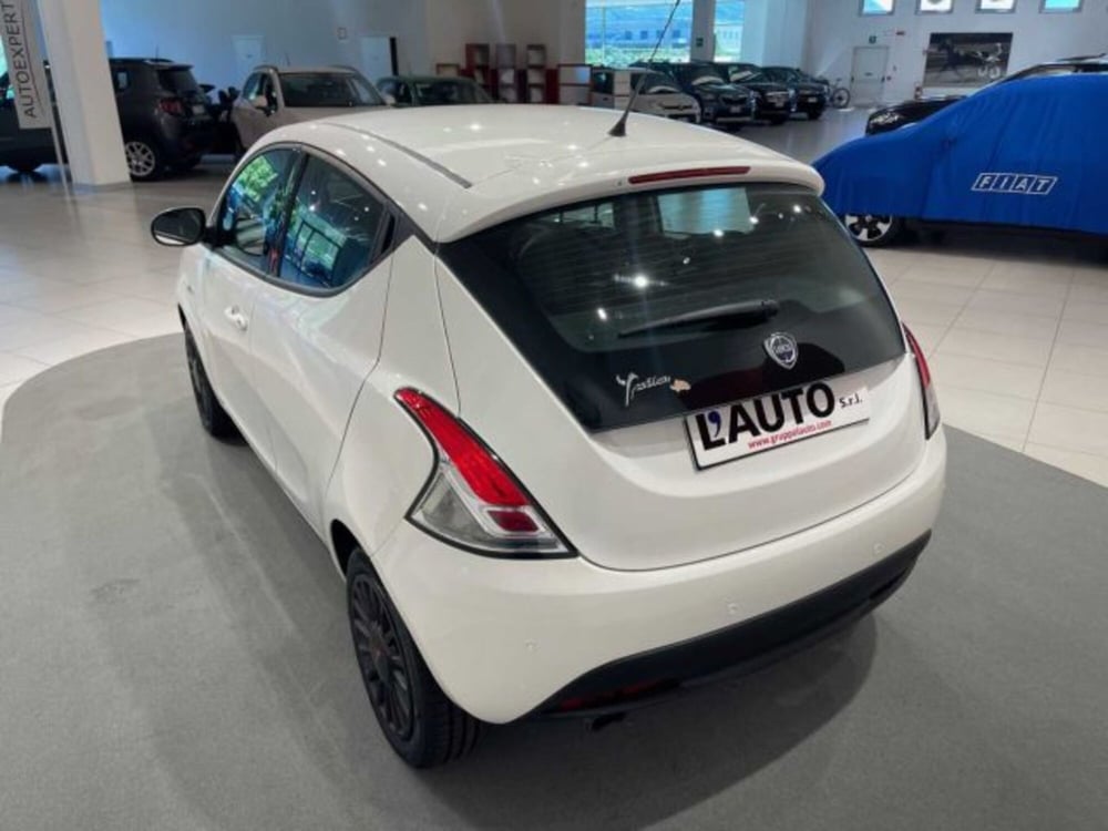 Lancia Ypsilon usata a Sondrio (3)
