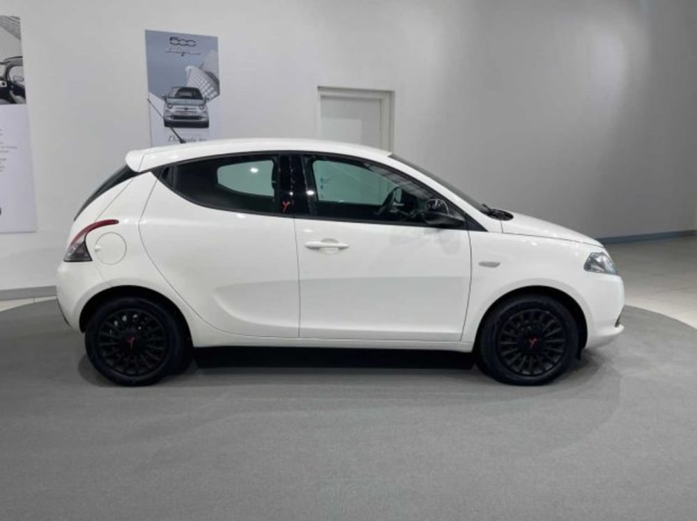 Lancia Ypsilon usata a Sondrio (5)