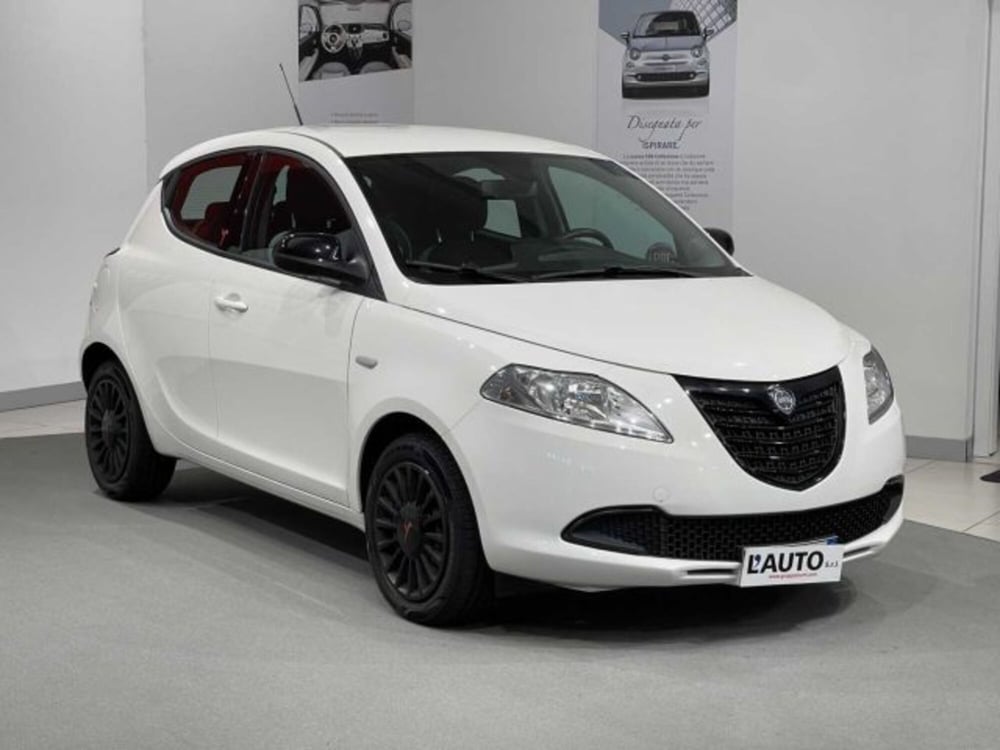 Lancia Ypsilon usata a Sondrio (6)