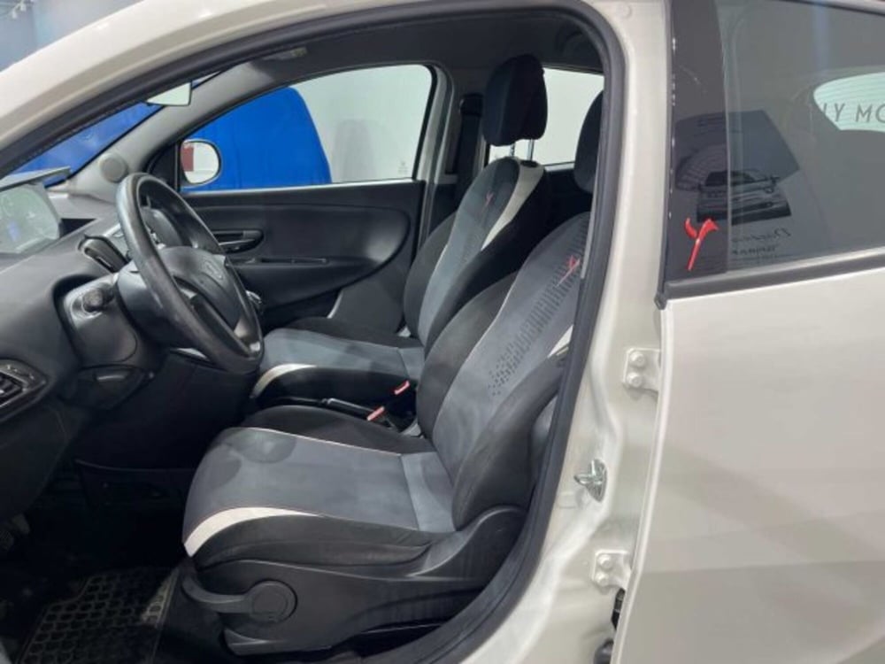 Lancia Ypsilon usata a Sondrio (8)