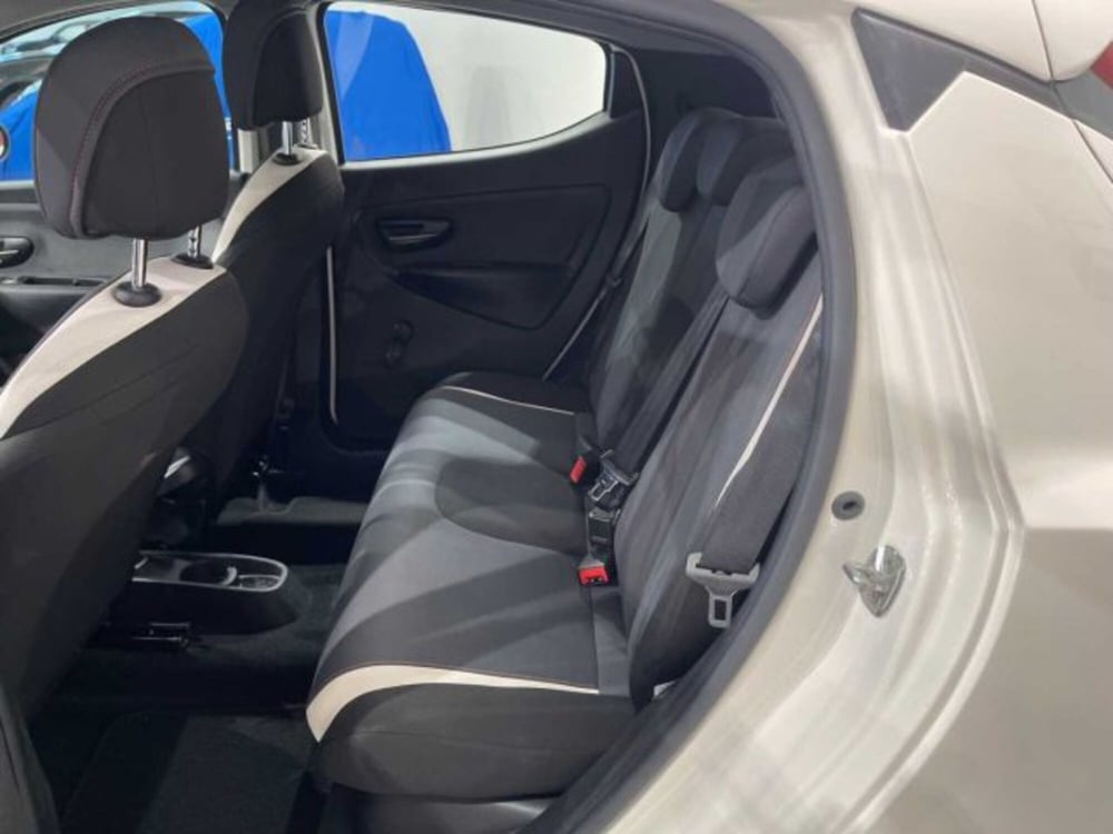Lancia Ypsilon usata a Sondrio (9)
