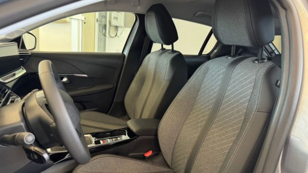 Peugeot 208 nuova a Torino (8)