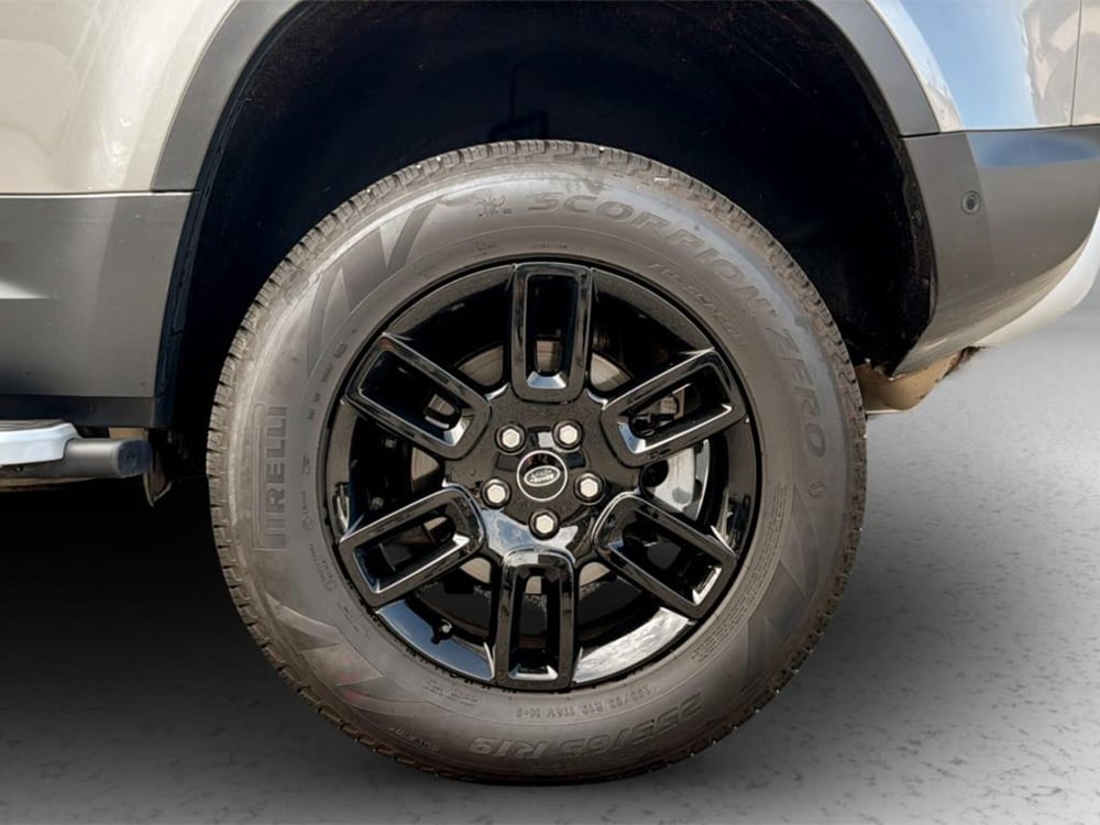 Land Rover Defender usata a Varese (9)