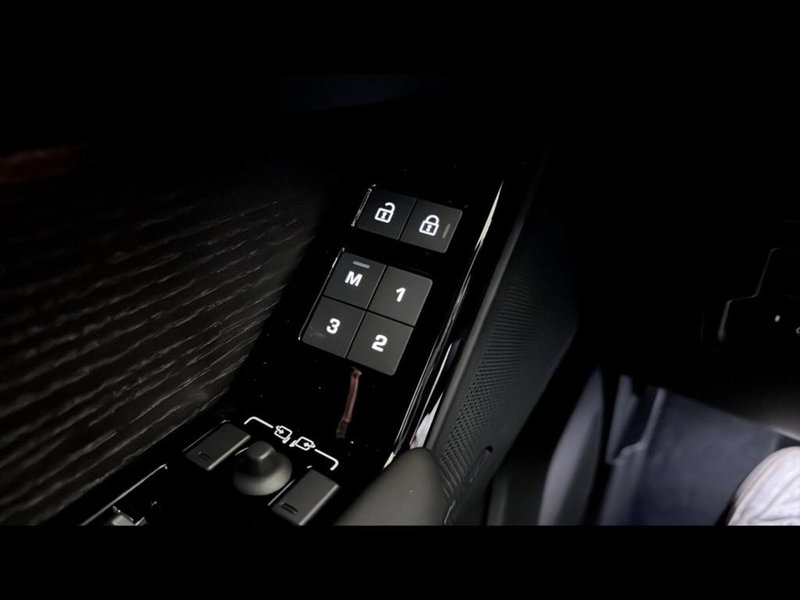 Land Rover Range Rover Velar nuova a Varese (10)