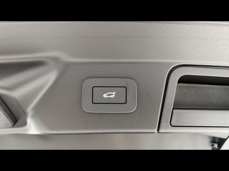 Land Rover Range Rover Velar nuova a Varese (13)