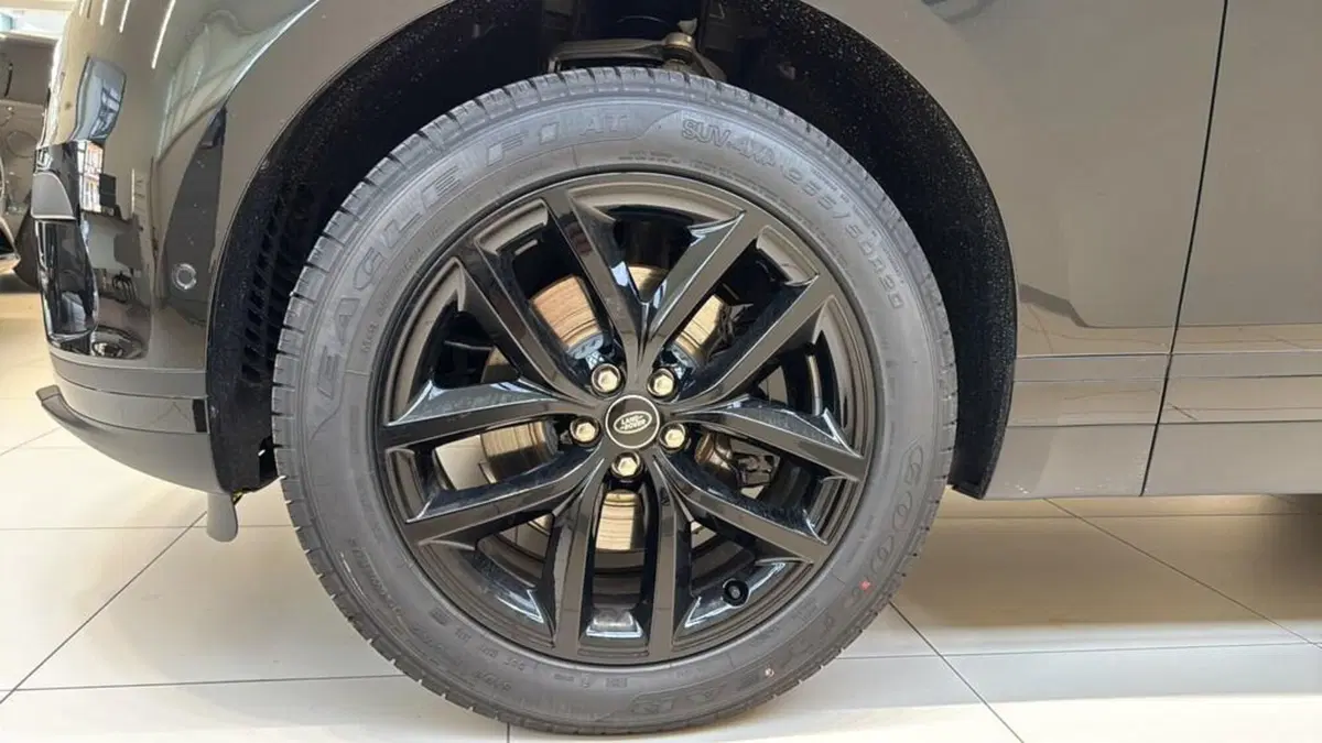 Land Rover Range Rover Velar nuova a Varese (9)