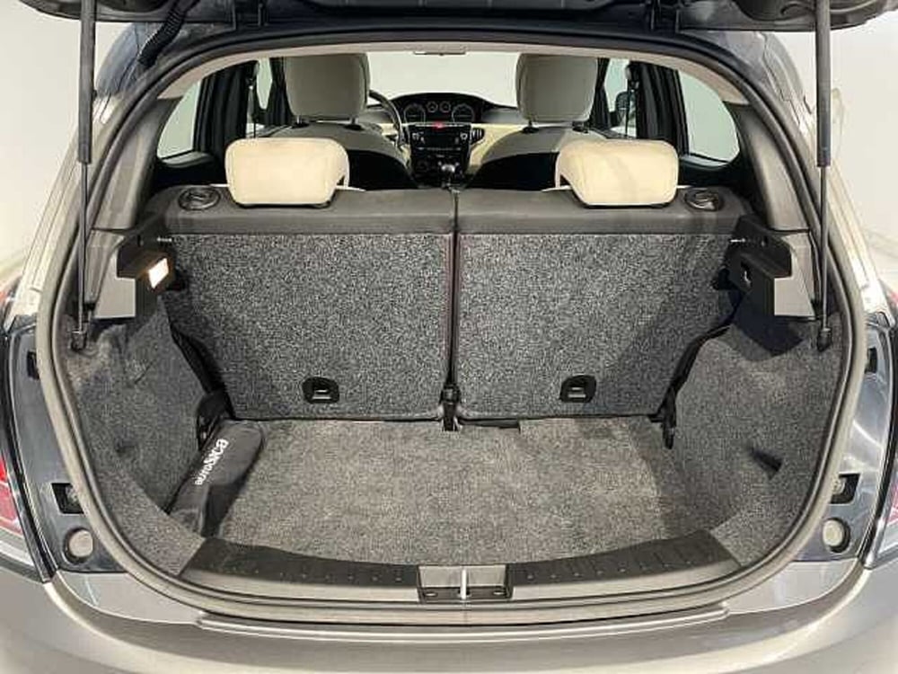 Lancia Ypsilon usata a Ravenna (11)