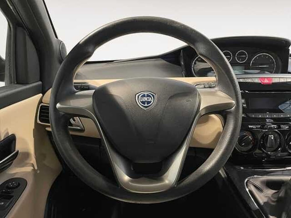 Lancia Ypsilon usata a Ravenna (12)