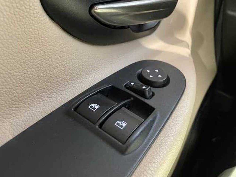 Lancia Ypsilon usata a Ravenna (17)