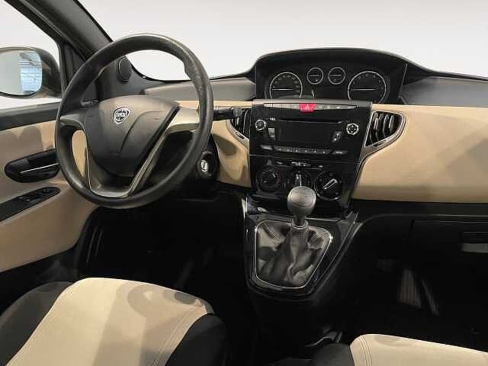 Lancia Ypsilon usata a Ravenna (7)