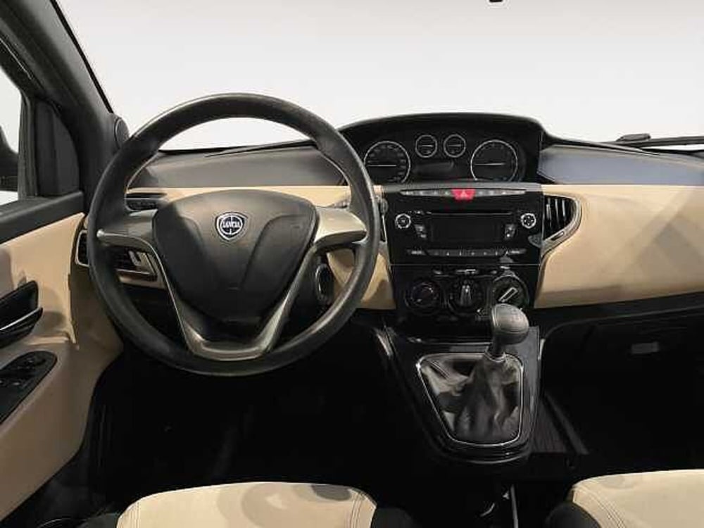 Lancia Ypsilon usata a Ravenna (8)