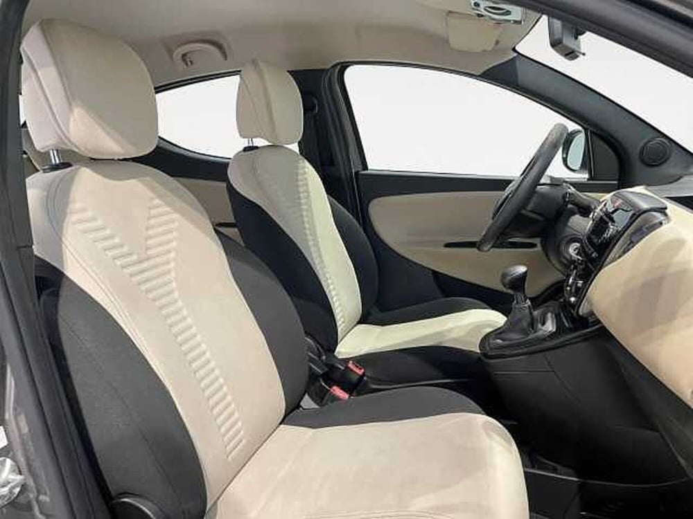 Lancia Ypsilon usata a Ravenna (9)
