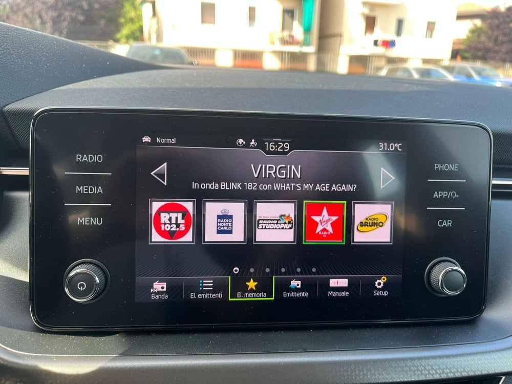 Skoda Kamiq usata a Milano (15)