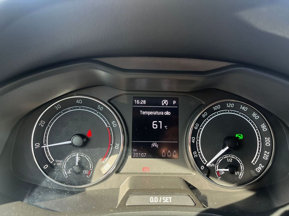 Skoda Kamiq usata a Milano (18)