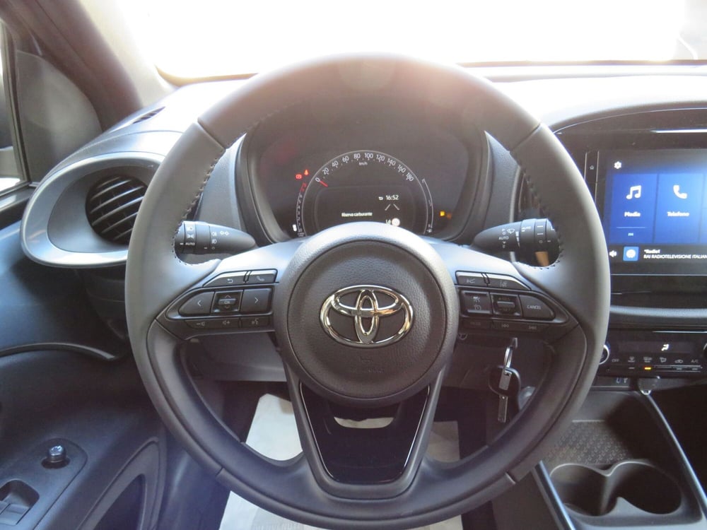 Toyota Aygo X nuova a Monza e Brianza (10)