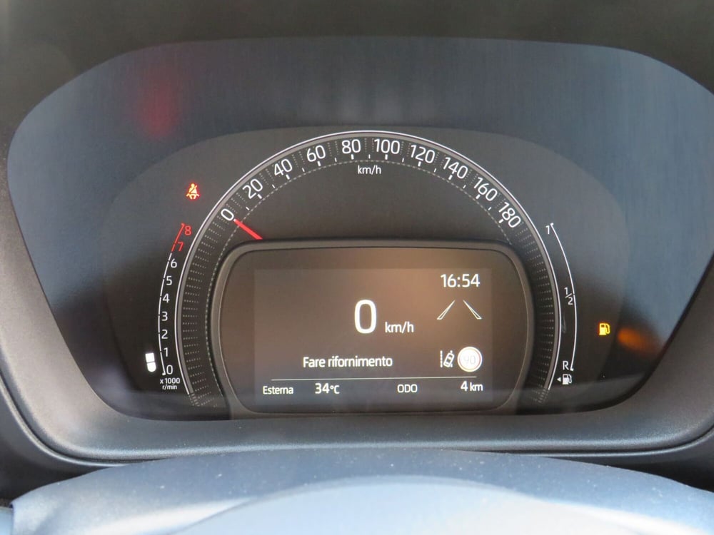 Toyota Aygo X nuova a Monza e Brianza (14)