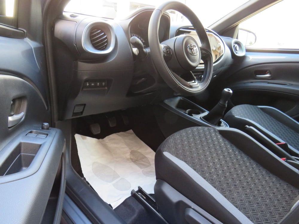 Toyota Aygo X nuova a Monza e Brianza (8)