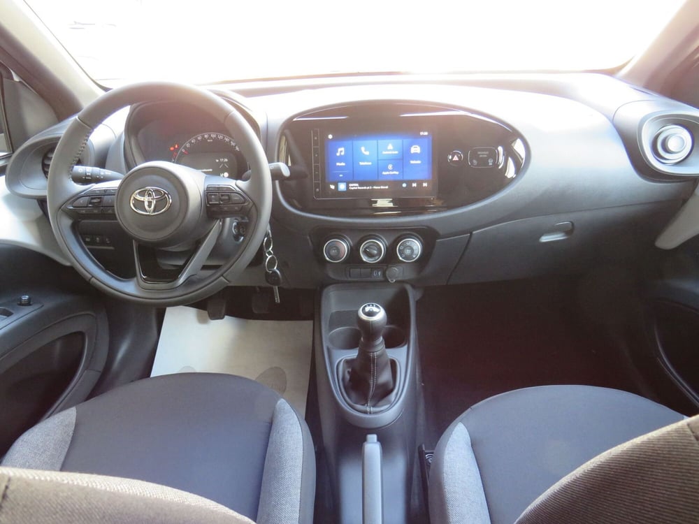 Toyota Aygo X nuova a Monza e Brianza (11)