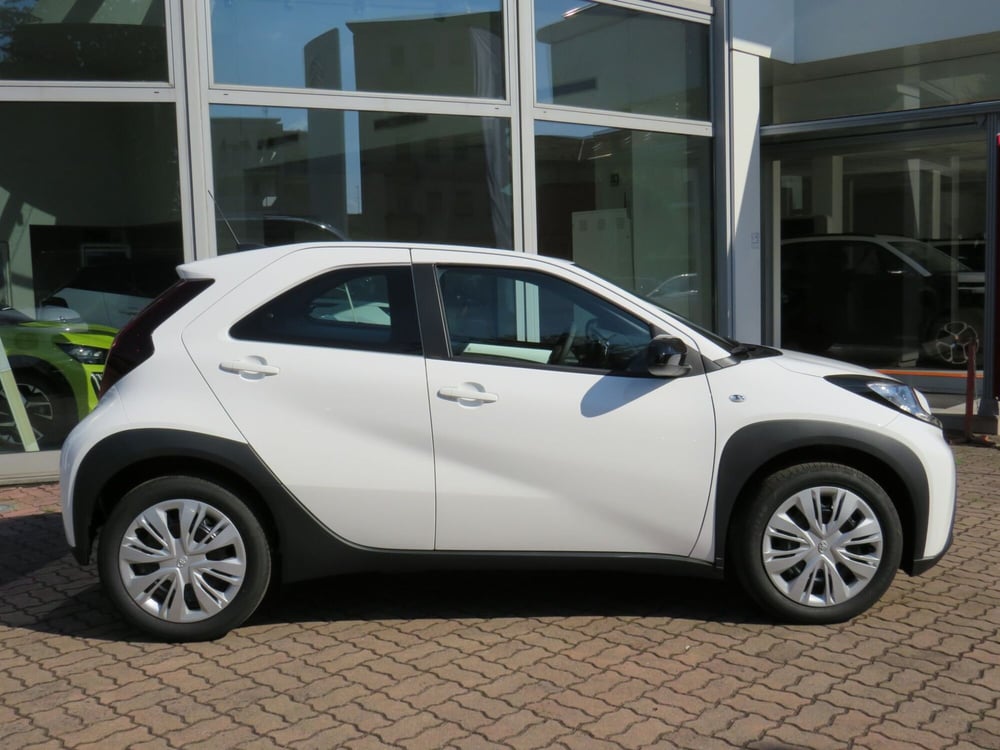 Toyota Aygo X nuova a Monza e Brianza (2)