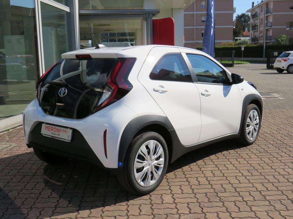 Toyota Aygo X nuova a Monza e Brianza (4)