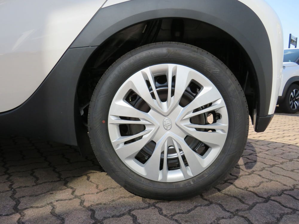 Toyota Aygo X nuova a Monza e Brianza (8)