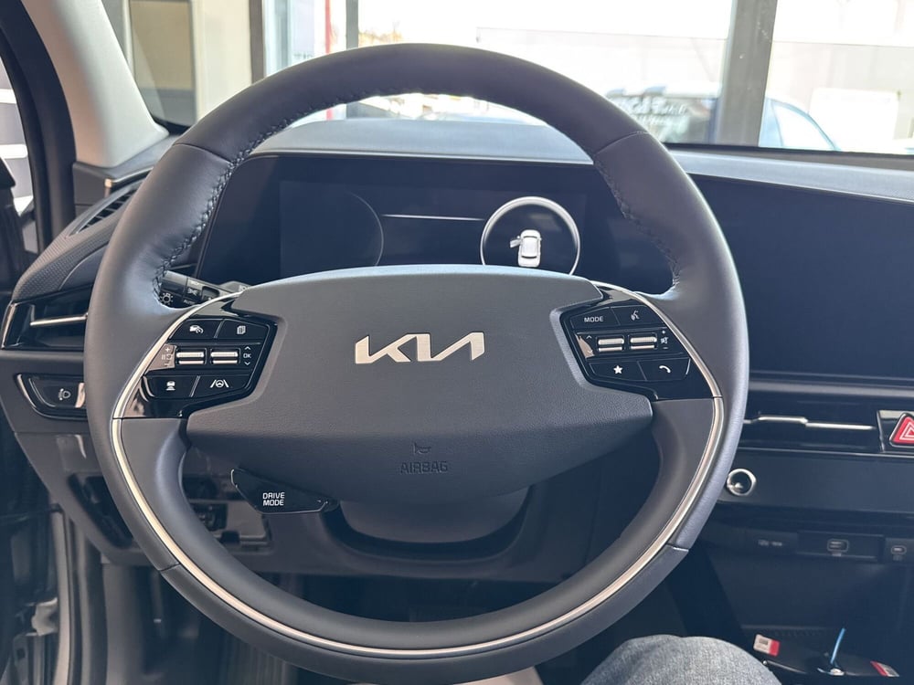 Kia Niro nuova a La Spezia (17)