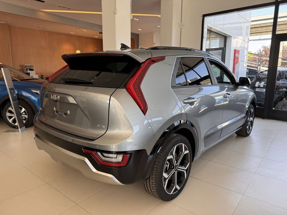 Kia Niro nuova a La Spezia (7)