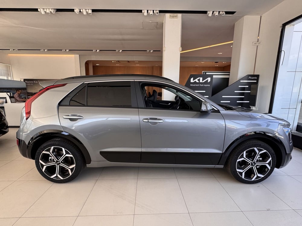 Kia Niro nuova a La Spezia (8)